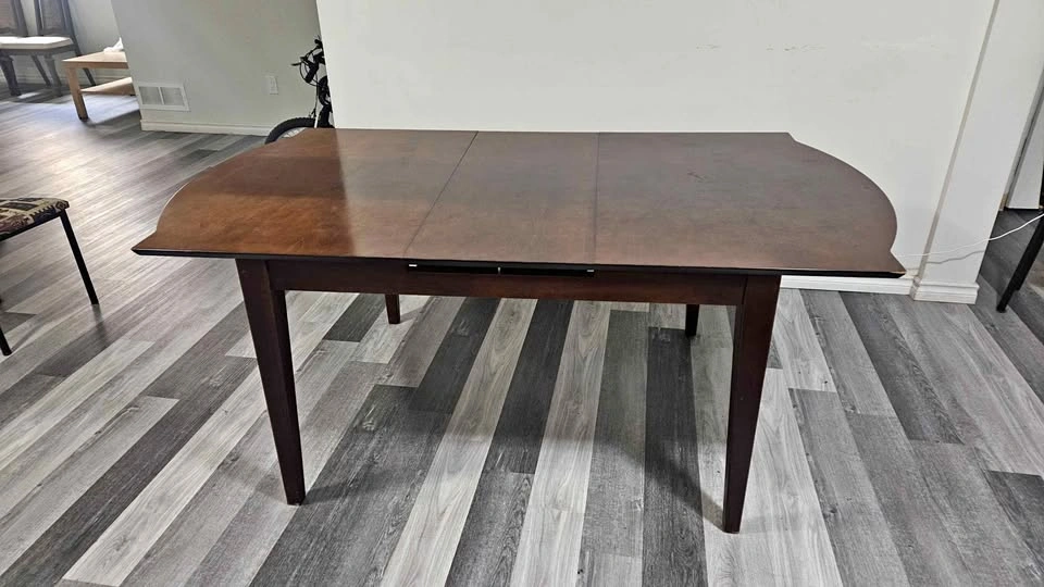 Convertible 6/ 4 seater hardwood Dining Table