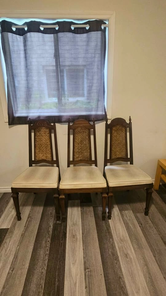 Wooden chair - photo 2