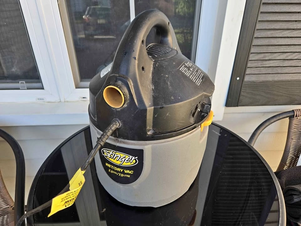 2 Gallon Wet/Dry Vac