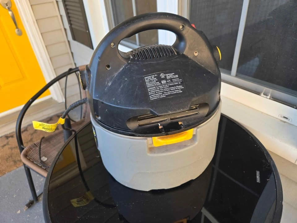 2 Gallon Wet/Dry Vac - photo 2
