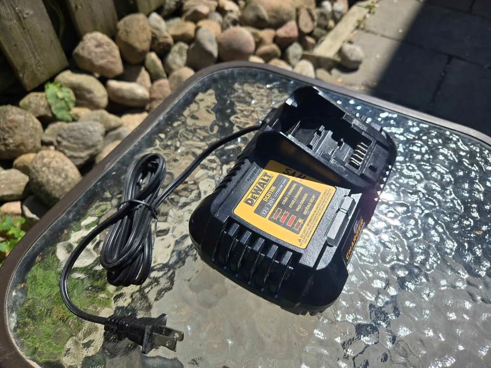 DeWalt Batter Charger 6 Amp - photo 3
