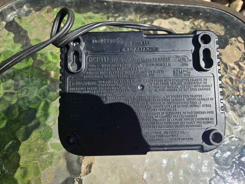 DeWalt Battery Charger 4 Amp - photo 5
