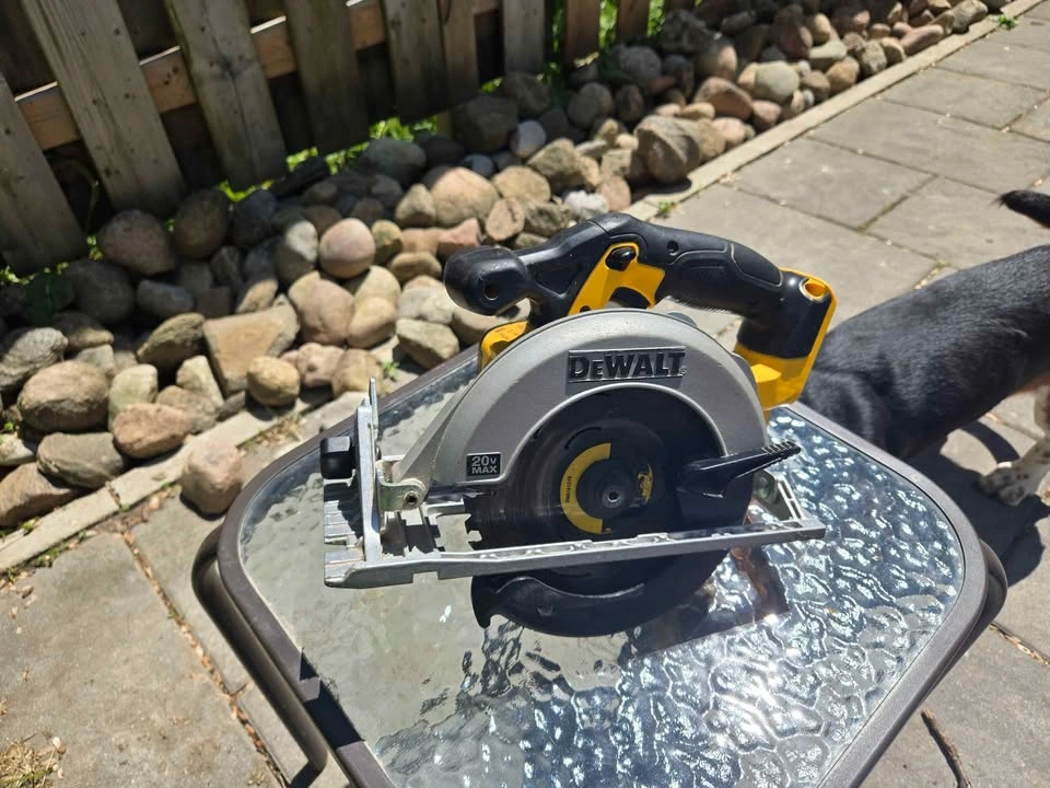 DeWalt 20V MAX circular saw - photo 2