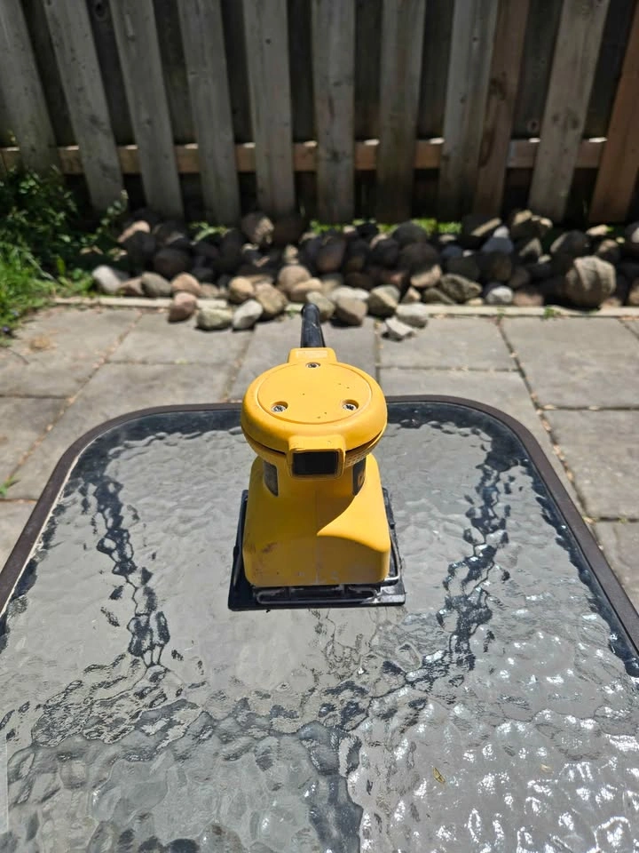 DeWalt Palm Sander - photo 3