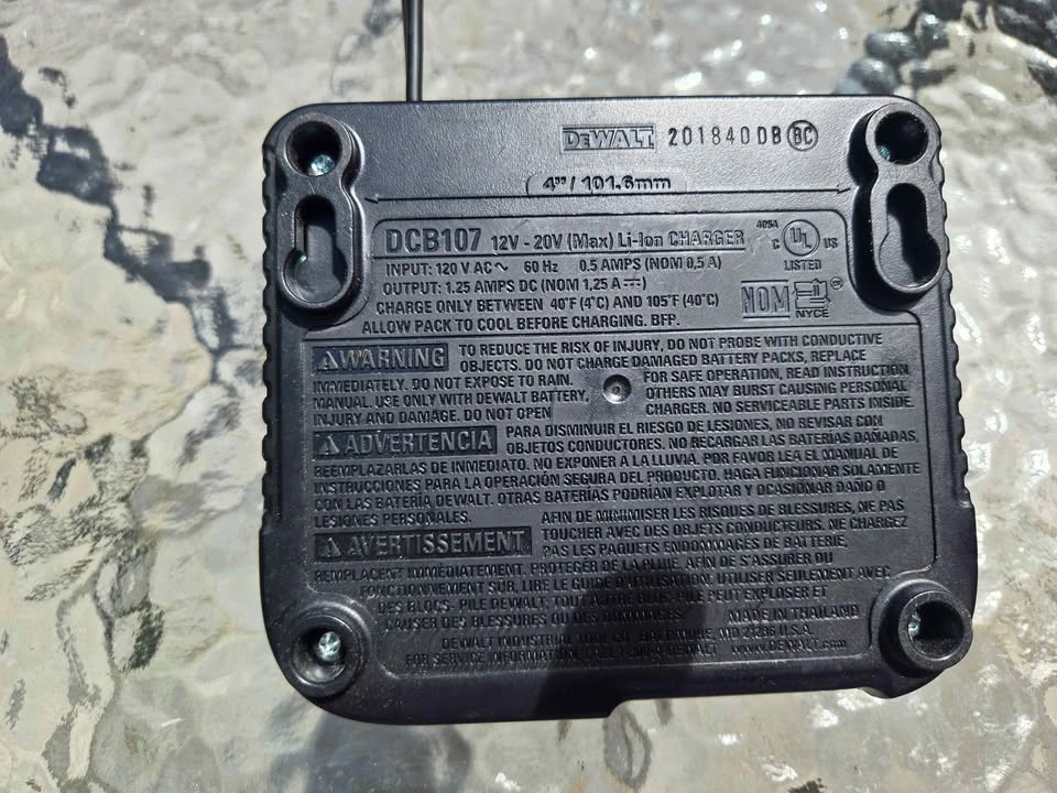 DeWalt Battery Charger 1.25 Amp - photo 3
