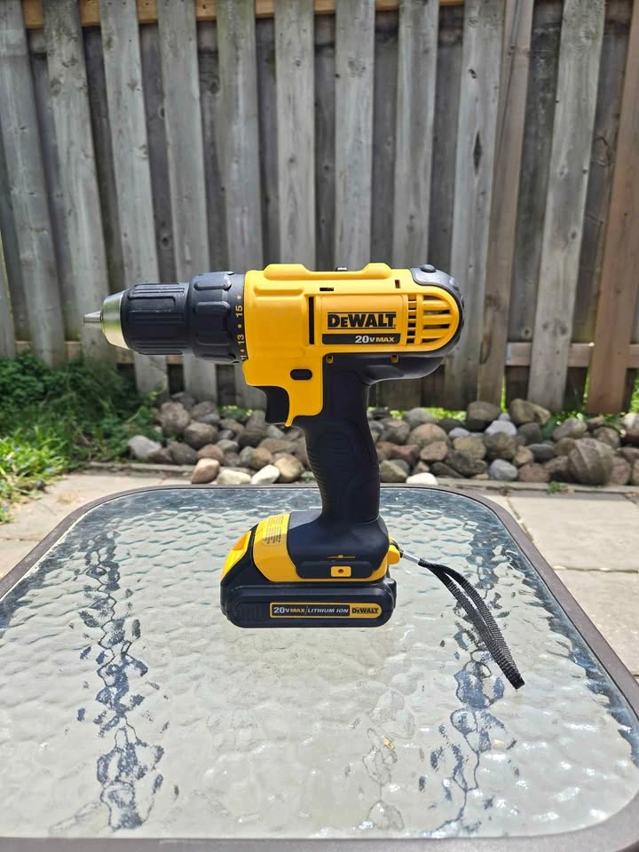 Like New DeWalt 20V MAX Drill and Battery - photo 2