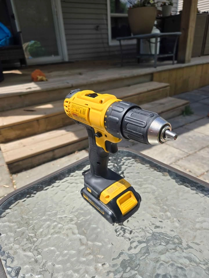 Like New DeWalt 20V MAX Drill and Battery - photo 5