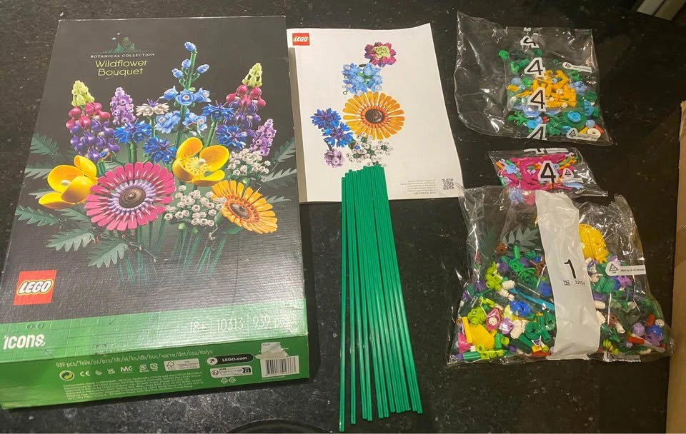 LEGO Wildflower Bouquet (started then disassembled) - photo 2