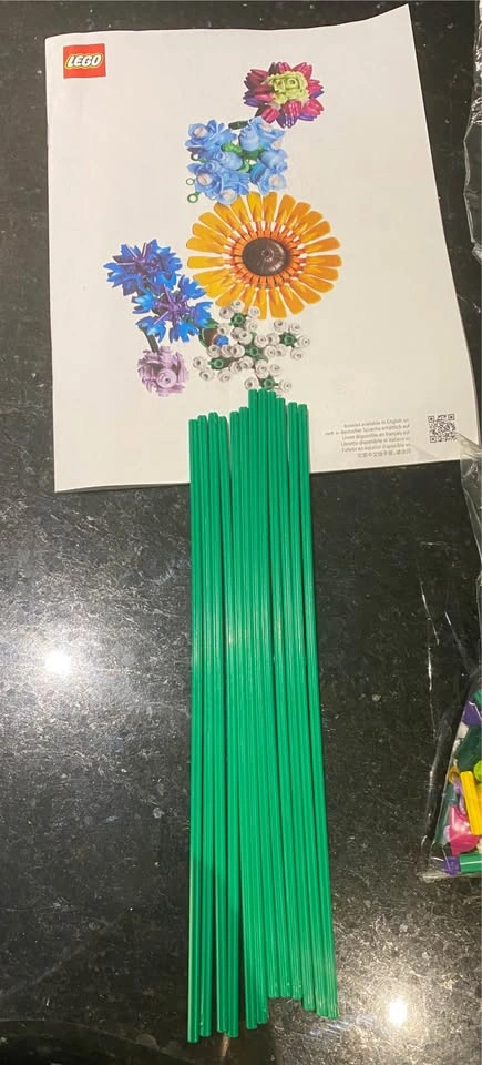 LEGO Wildflower Bouquet (started then disassembled) - photo 4