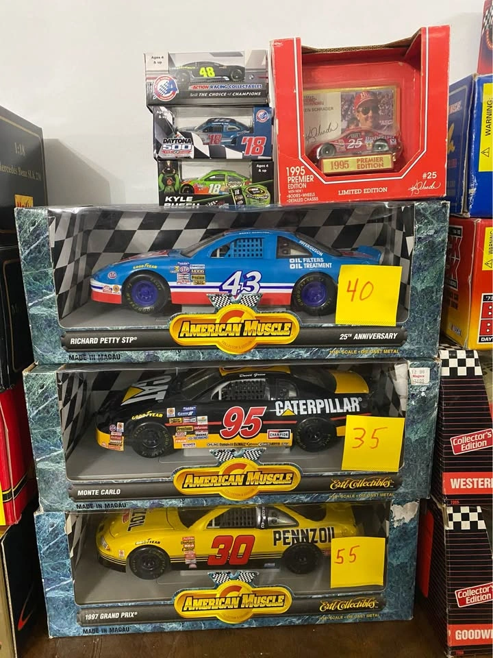NASCAR Die Cast lot (variety of sizes and drivers) - photo 2