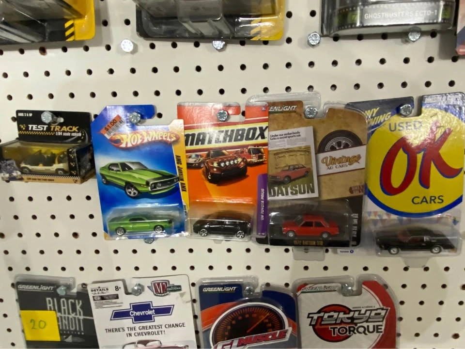 BNIB 1:64 Dinky Cars (lot 1 of 2) - photo 4