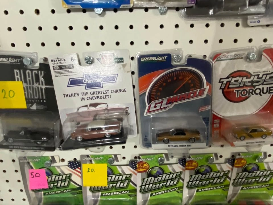 BNIB 1:64 Dinky Cars (lot 1 of 2) - photo 5