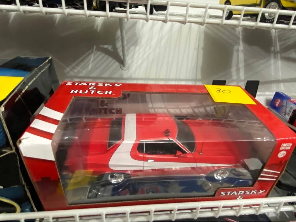Famous Movie Car Die Cast 1:18 lot - photo 2