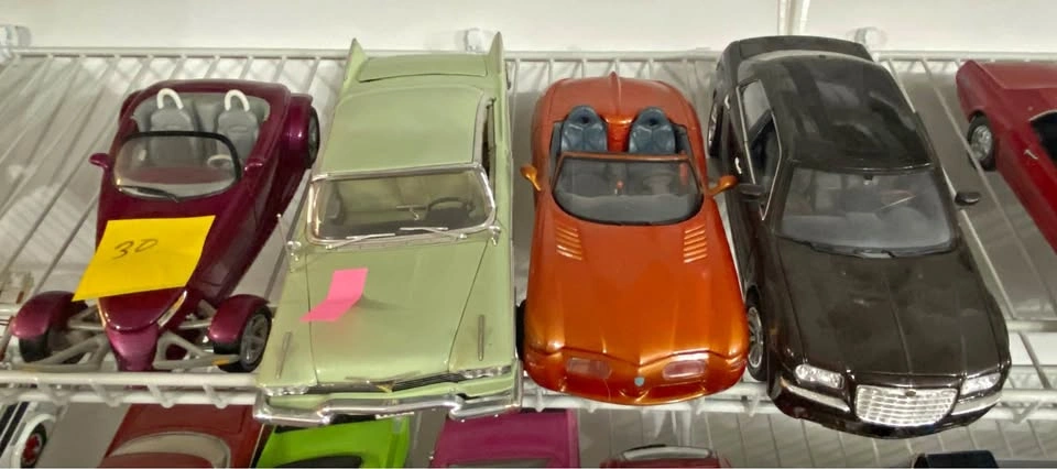 Chrysler Die Cast 1:18 lot