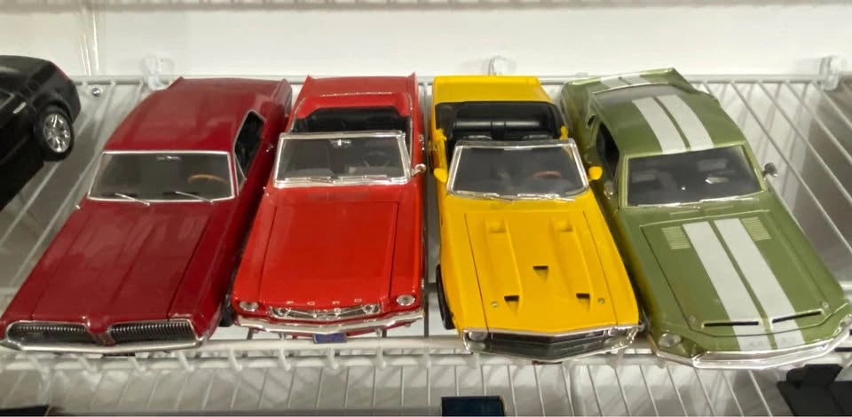 Ford Die Cast 1:18 lot - photo 2