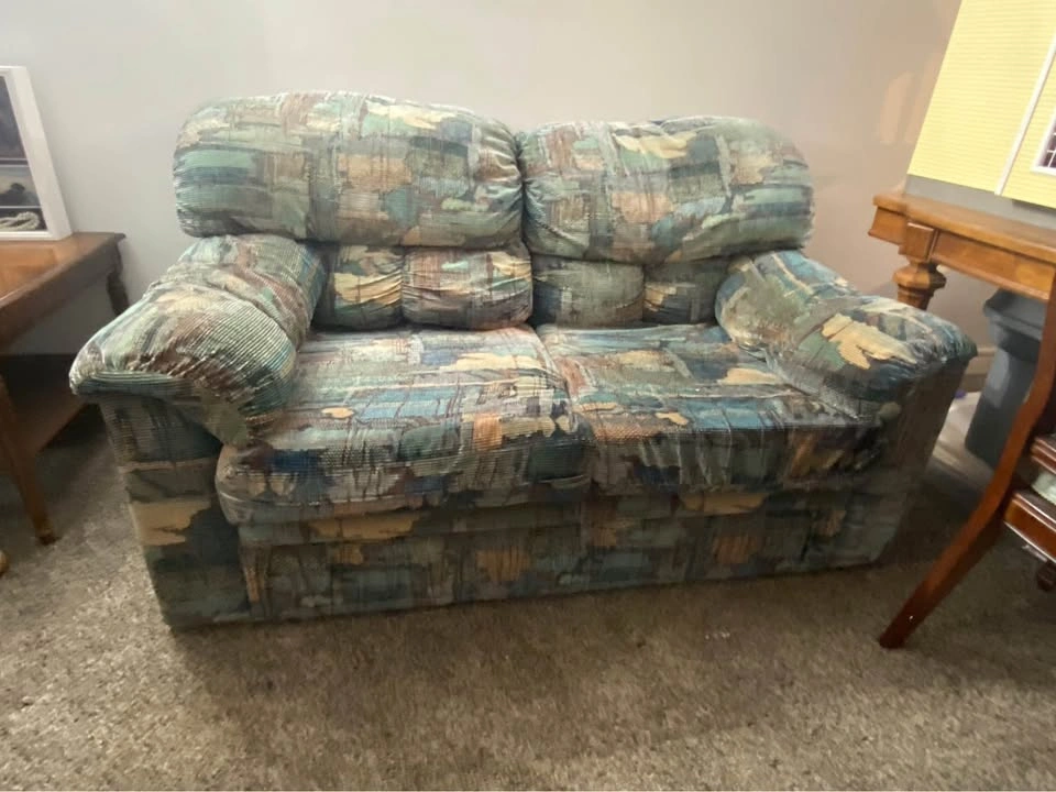 FREE LOVE SEAT - photo 3