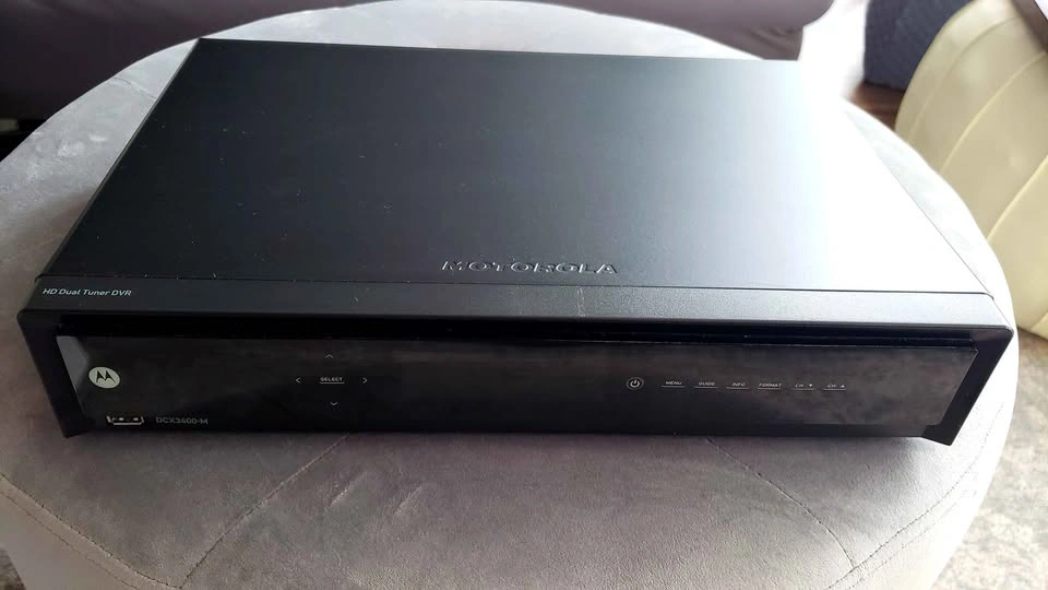 Motorola DCX3400-M HD/DVR Cable Box - photo 2