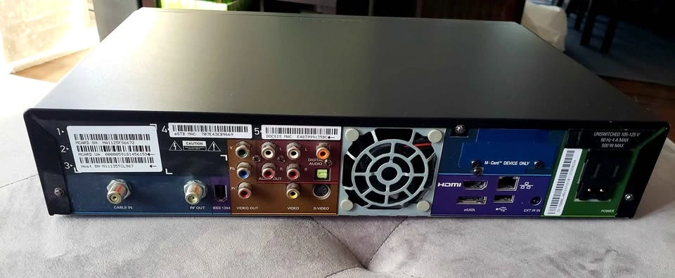 Motorola DCX3400-M HD/DVR Cable Box - photo 4