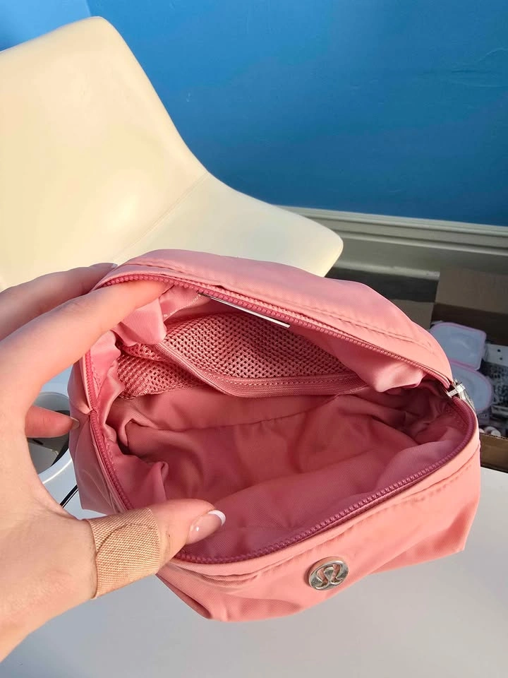 Lululemon pink plush bag - photo 2