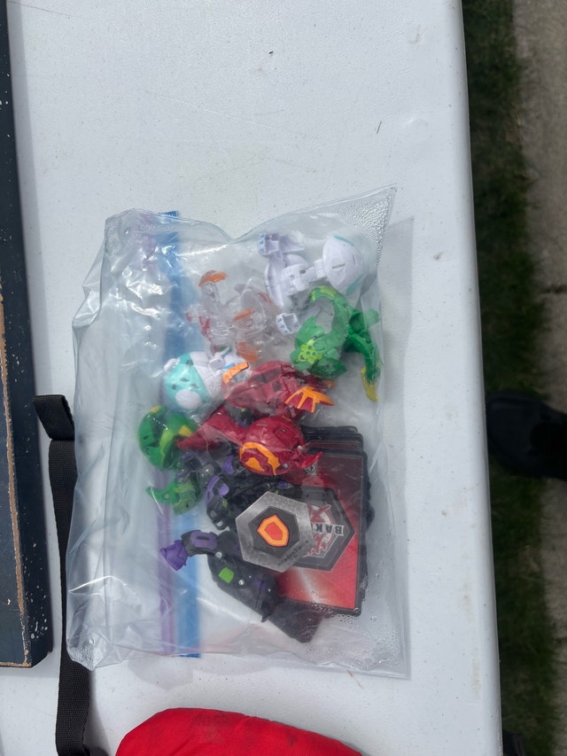 Bakugan Figures and Cards - photo 3