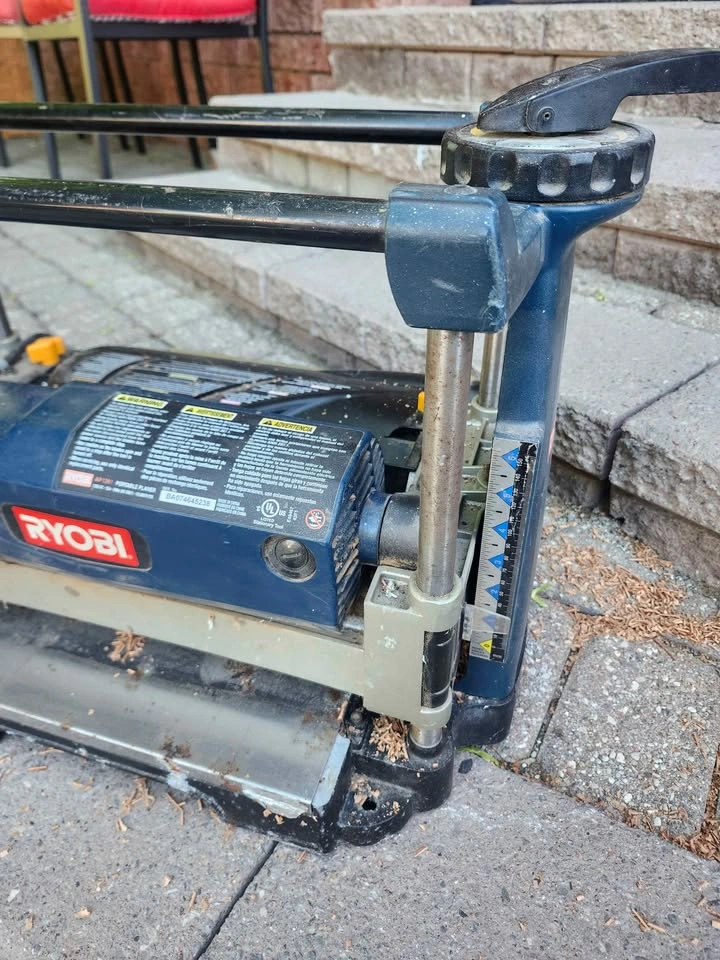 Ryobi AP1301 Portable Planer - photo 2
