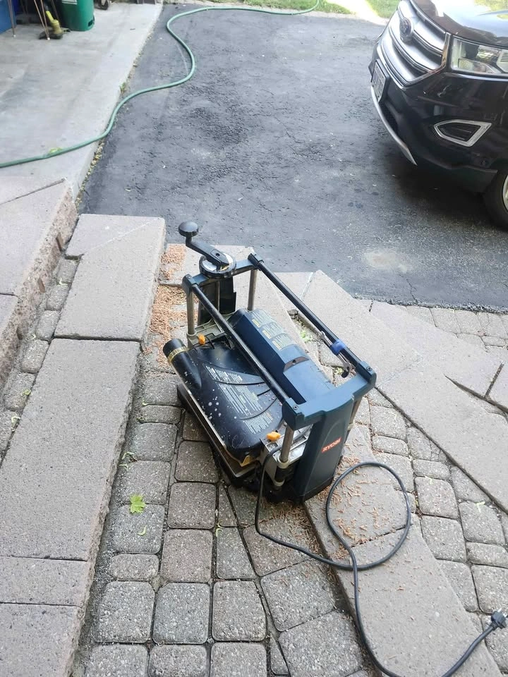 Ryobi AP1301 Portable Planer - photo 3