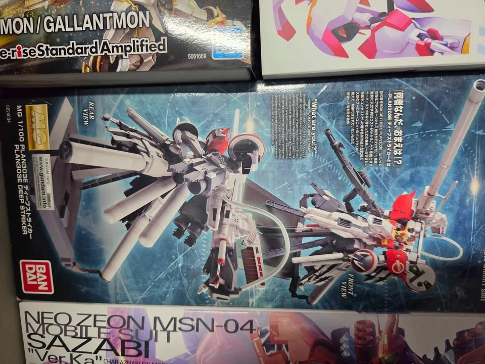 Bandai Master Grade Deep Striker - photo 3