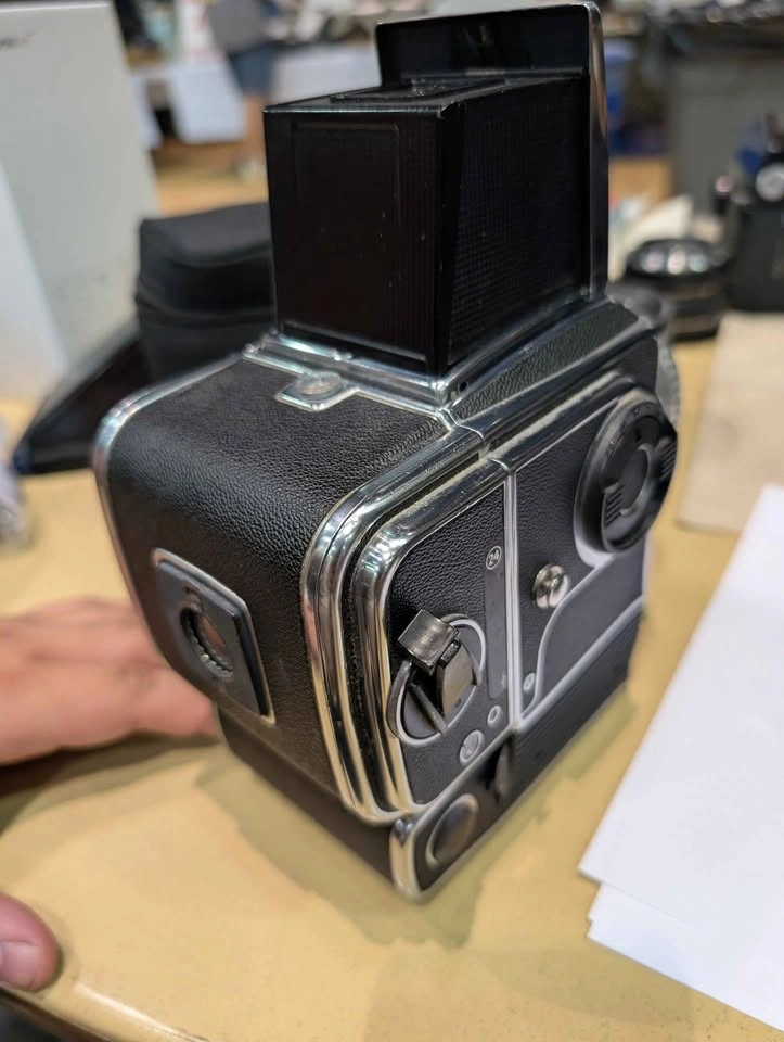 Hasselblad 500EL/M Carl Zeiss Planar 80mm f/2.8 lens - photo 3