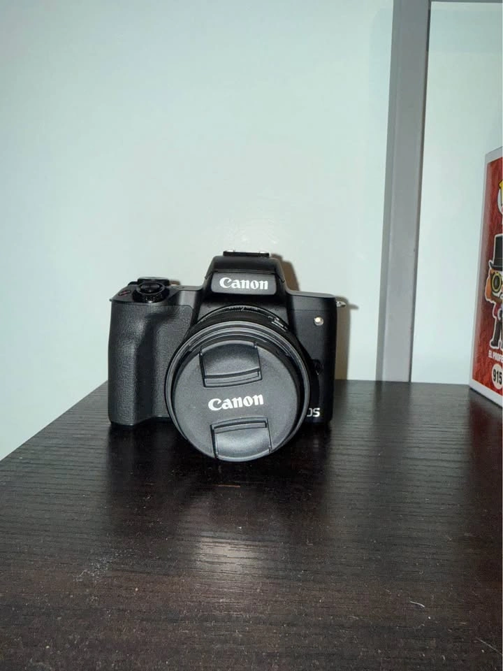 Canon EOS M50 Mark II with 15-45mm lens - photo 2