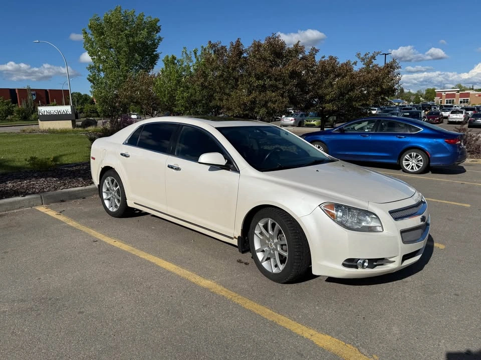 2011 Chevrolet Malibu - photo 2