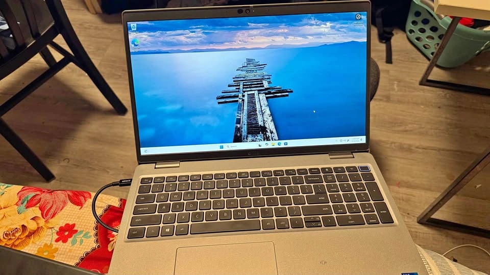 Dell Latitude 5520 15.6" Laptop i7-1185G7 16GB RAM 256GB SSD