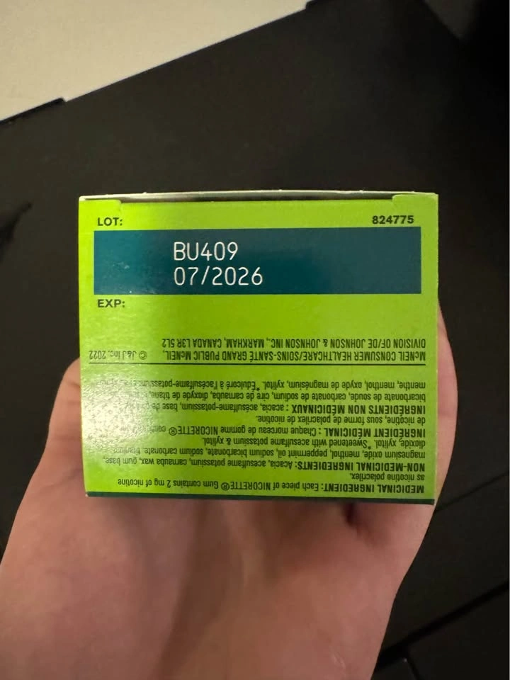 Nicorette Gum 2mg 105 pieces Ultra Fresh Mint Stop Smoking Aid - photo 2