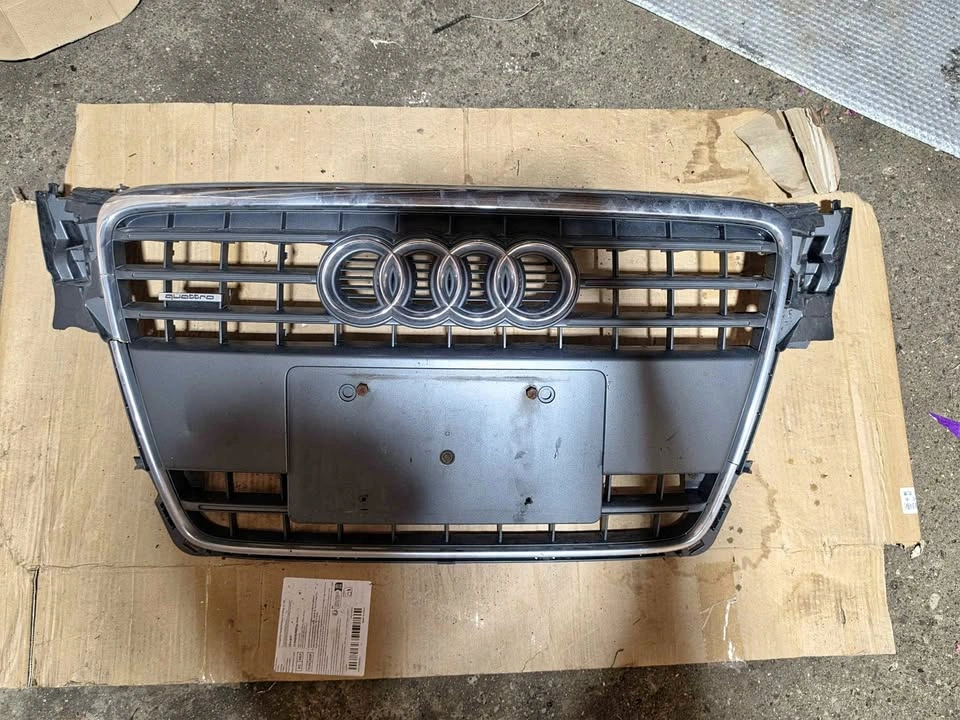 B8 A4 OEM Front Grille - Comes with Audi Badge