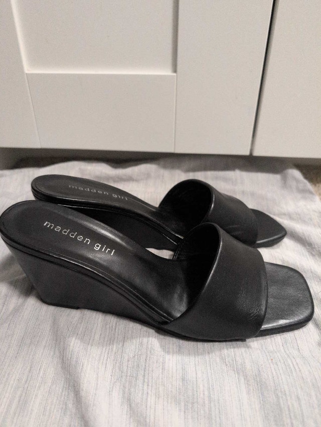 Madden Girl Slip On Heels Size 10 Black