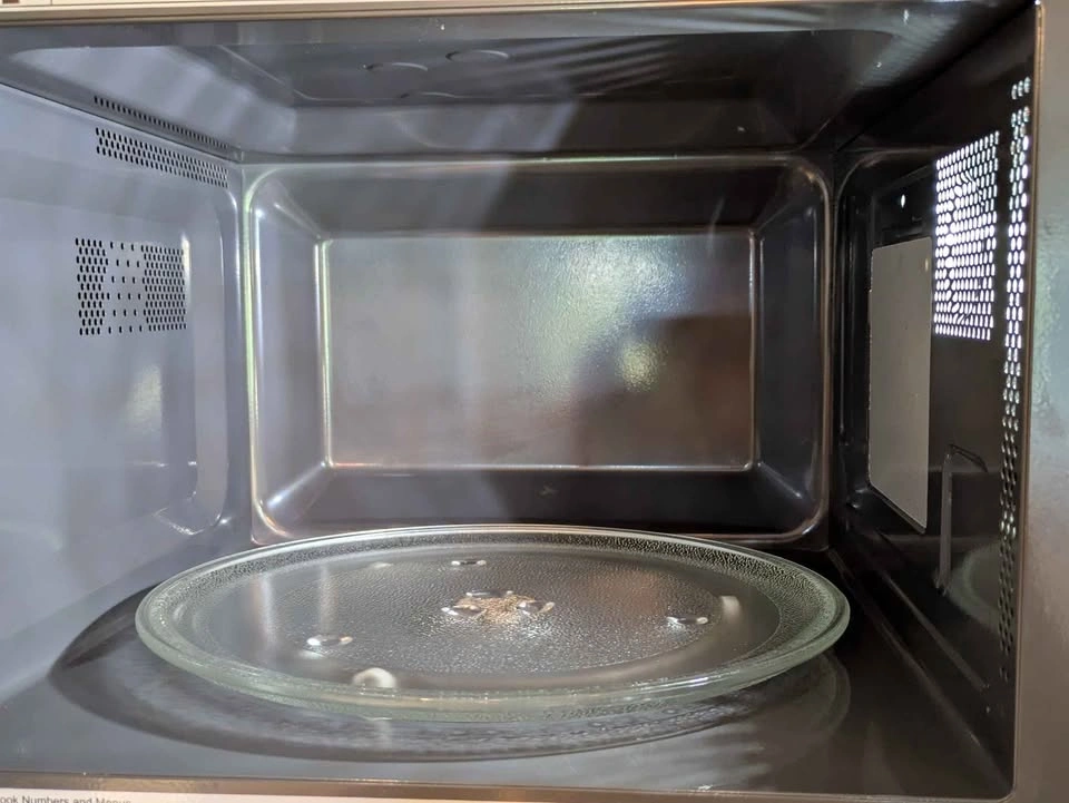 Panasonic 0.9 cu. ft. Microwave (900W) - photo 4