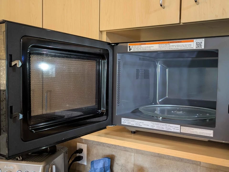 Panasonic 0.9 cu. ft. Microwave (900W) - photo 5