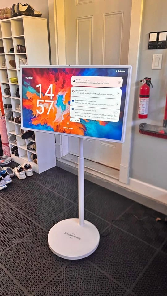 Portable 32” TV - StreamSmile