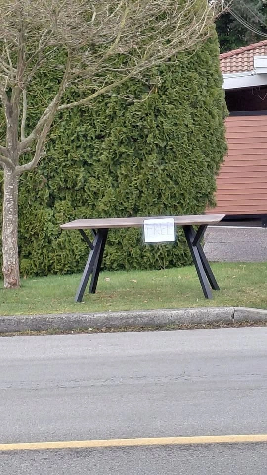outdoor table - photo 3