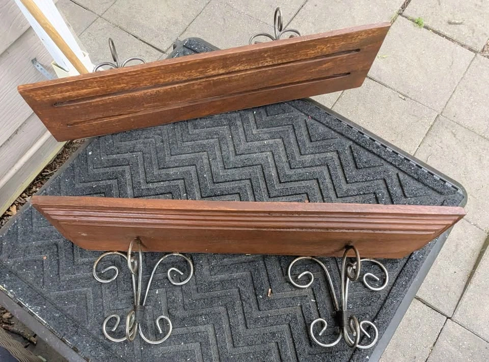 Wooden shelves 24"l x 5"d - photo 2