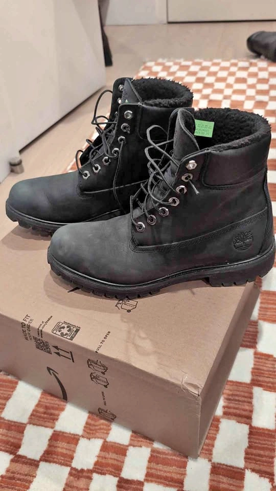 Timberland 6 Inch Premium Black Fur Lined Boots