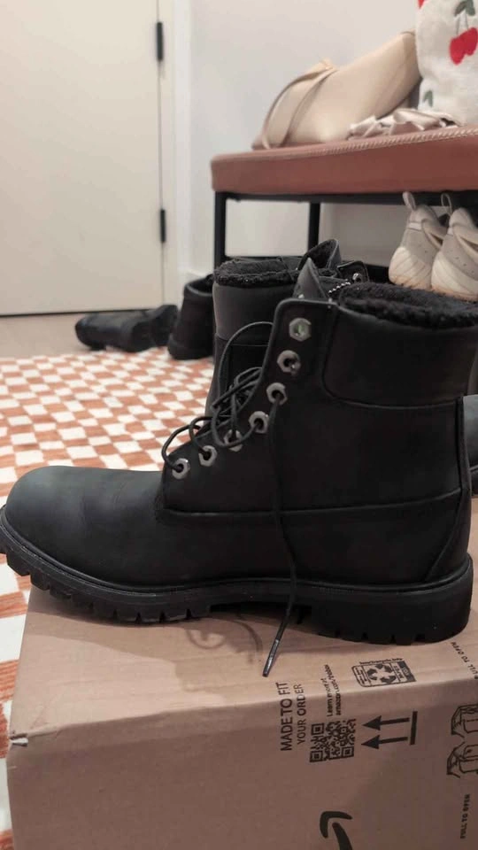 Timberland 6 Inch Premium Black Fur Lined Boots - photo 3