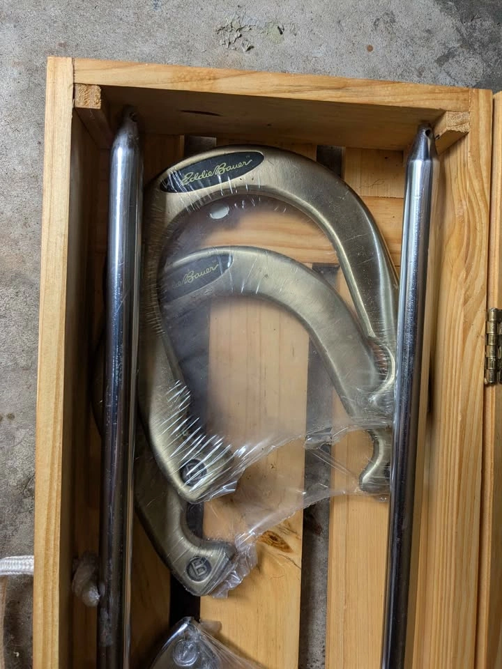 Eddie Bauer horseshoe set brand new - photo 3
