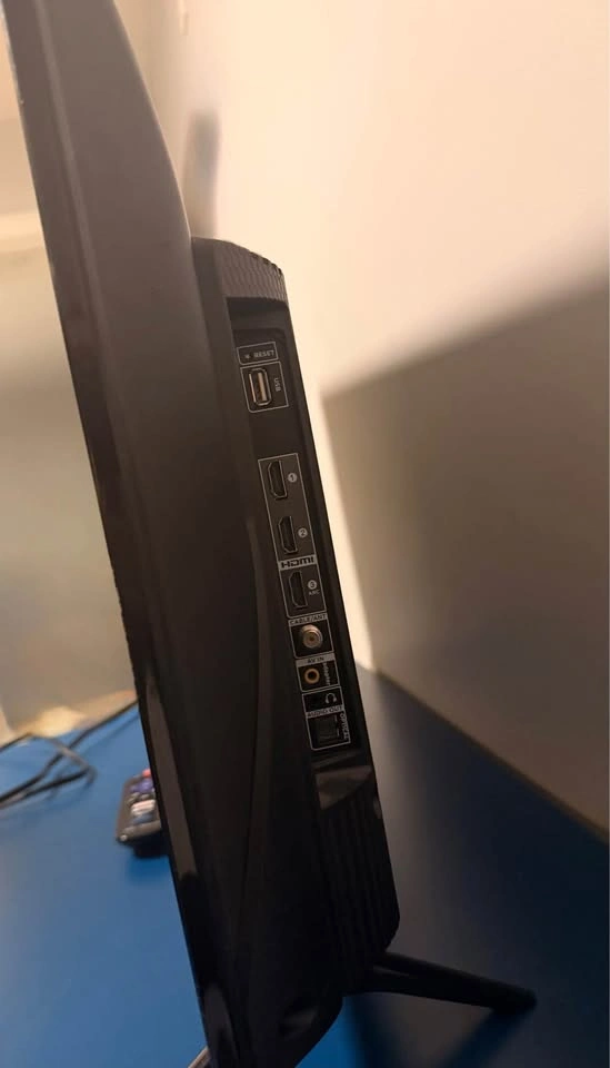 32" TCL Roku Smart TV - Full HD LED - photo 3