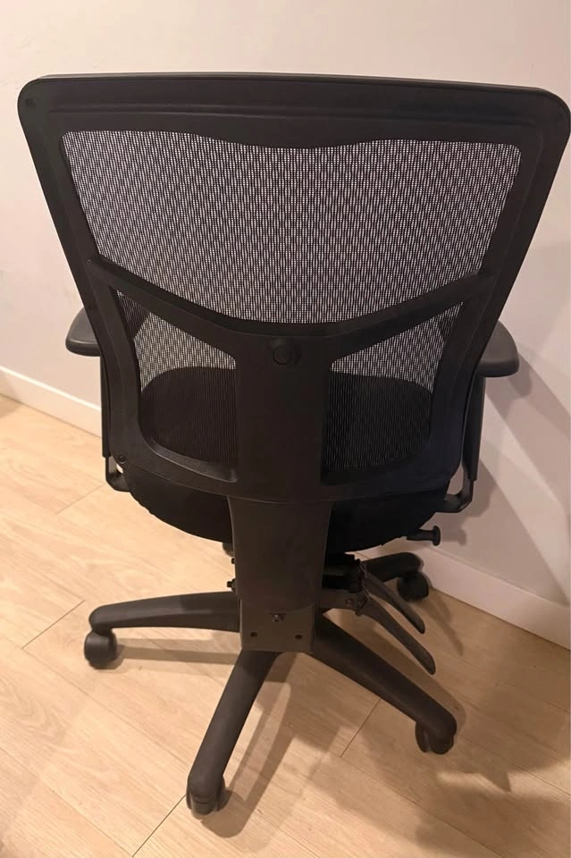 Black Mesh Ergonomic Office Chair - photo 3