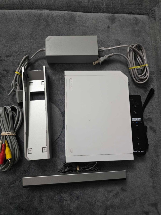 Nintendo Wii & Wii Mini - photo 2
