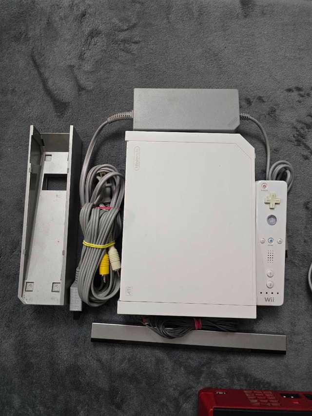 Nintendo Wii & Wii Mini - photo 3