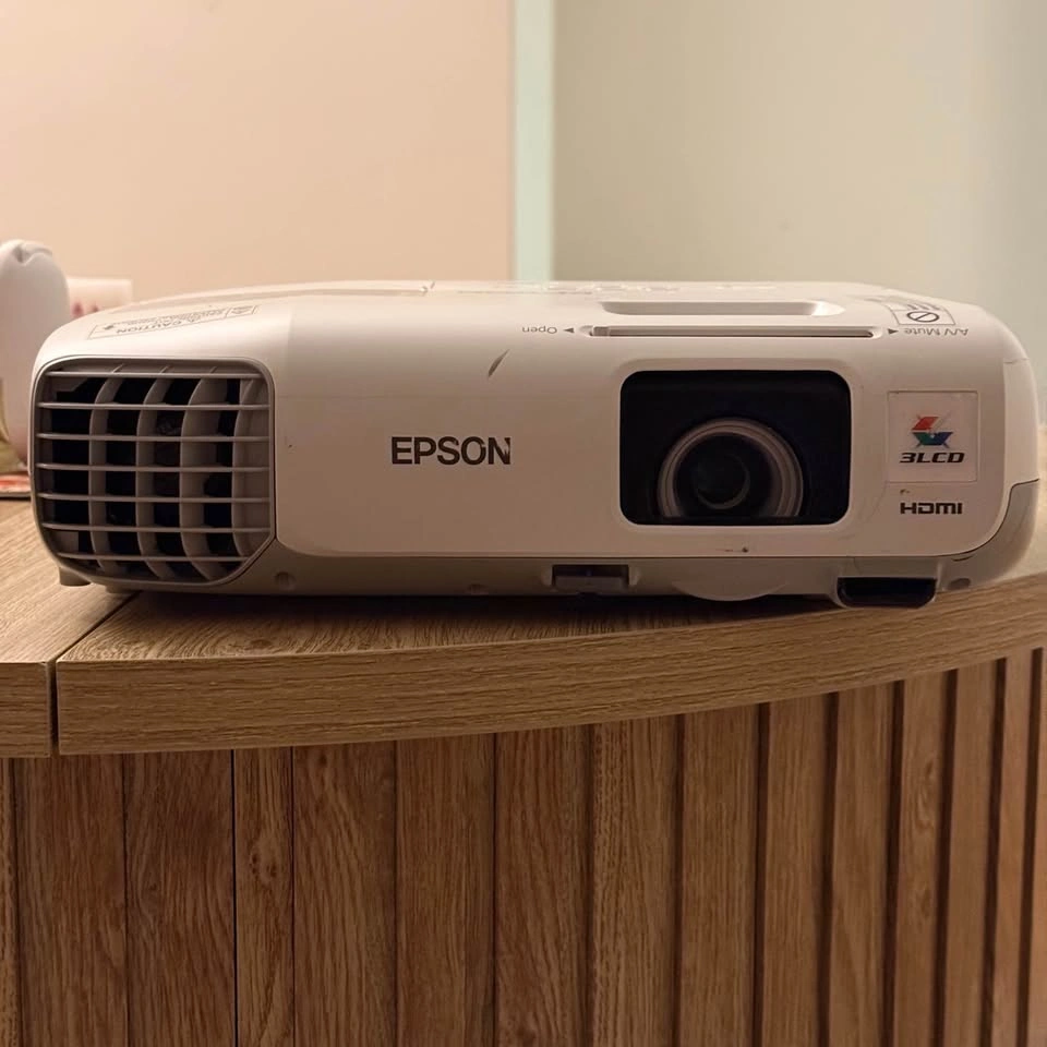 Epson PowerLite 965H LCD Projector - photo 2