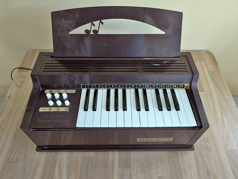 Magnus Model 300 Electric Chord Organ Keyboard