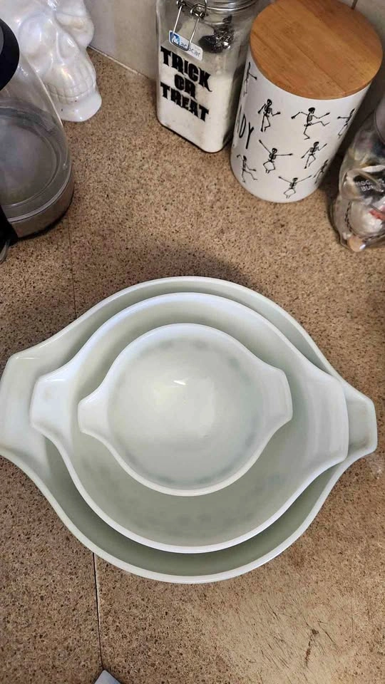 Vintage Pyrex Spring Blossom Green Bowls set