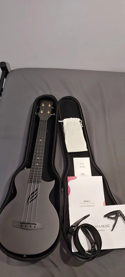 Concert Ukulele Enya Carbon Fiber